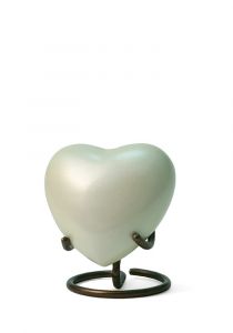 TB5261H | Satori Pearl heart keepsake